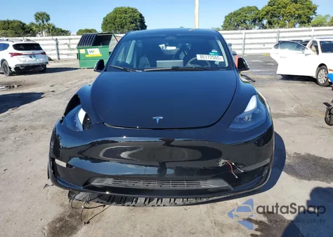 2025 Tesla Model Y z USA, uszkodzony, nr VIN 7SAYGDEDXSA373844